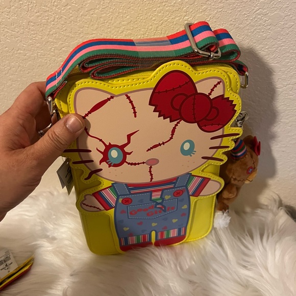 Universal Studios Hello Kitty Chucky Crossbody Bag & Hello Kitty Cardholder - Picture 7 of 10